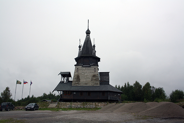 Церковь и шлюзы в Медвежьегорске